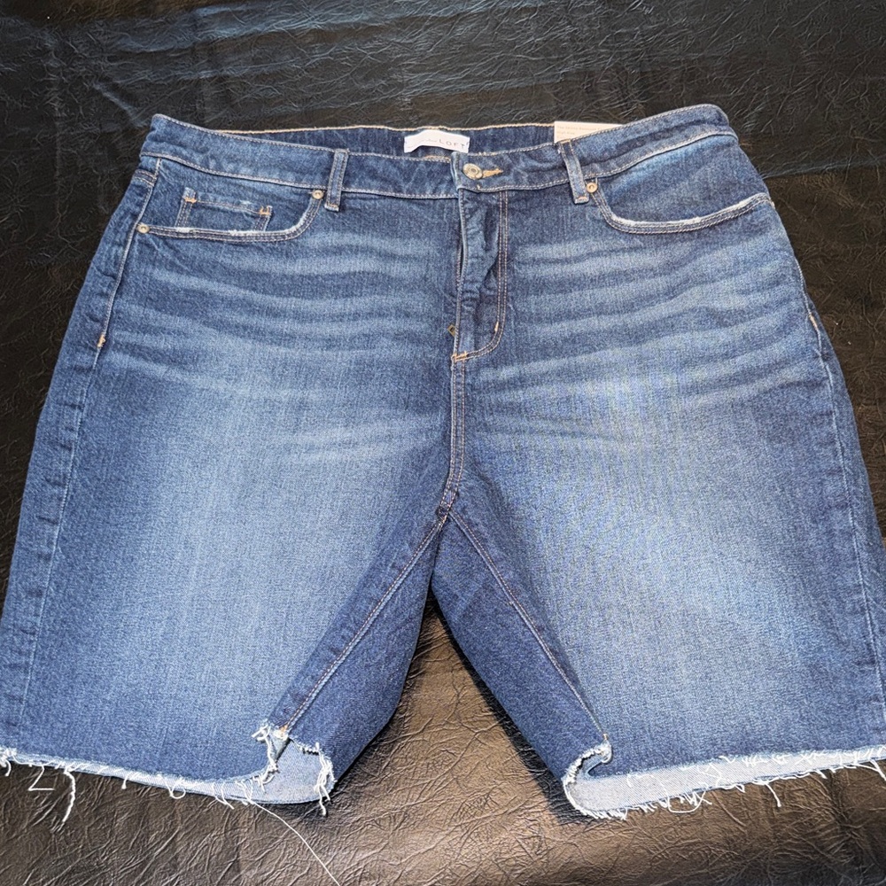 LOFT Classic Blue Denim Shorts size 32/14 NEW